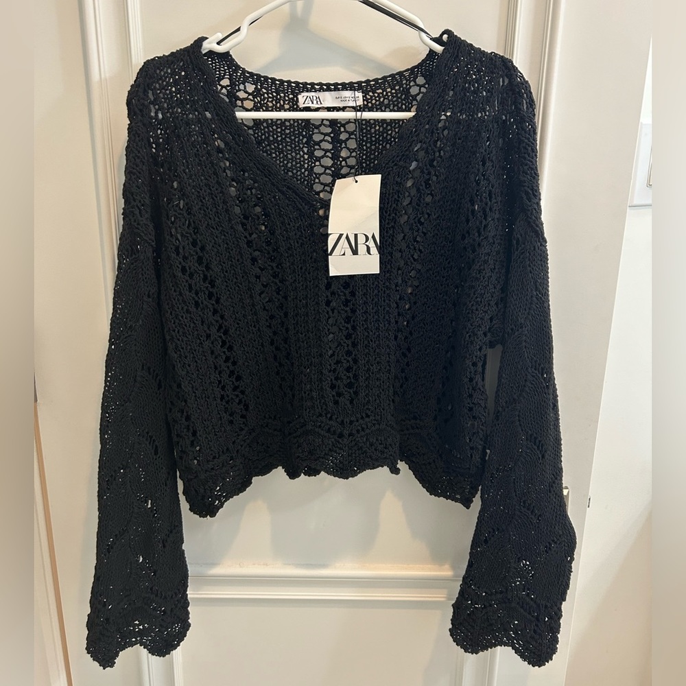 NEW. Zara knit sweater